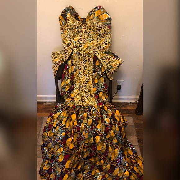 Elegant African Print Dress - Picture 5 of 6